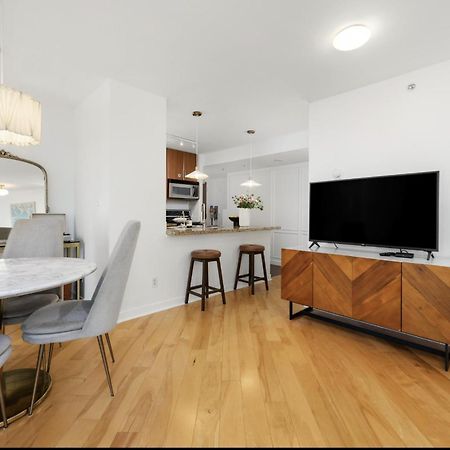 Lovely One-Bedroom Apartment With Pool, Hot Tub, And Gym In The Heart Of Downtown, Skytrain 3Min Away Vancouver Zewnętrze zdjęcie