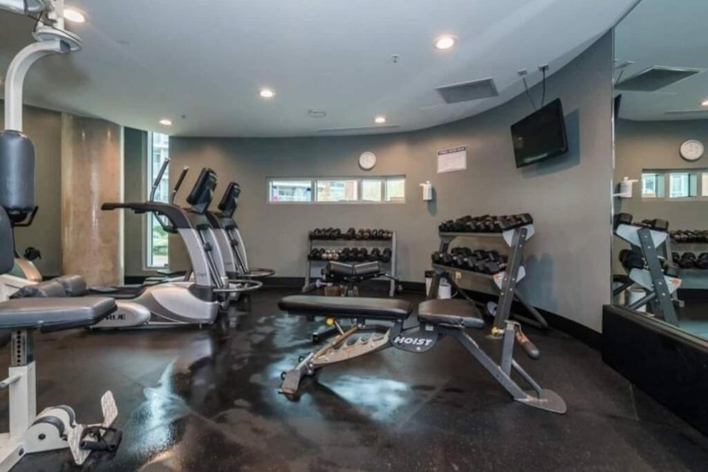 Lovely One-Bedroom Apartment With Pool, Hot Tub, And Gym In The Heart Of Downtown, Skytrain 3Min Away Vancouver Zewnętrze zdjęcie