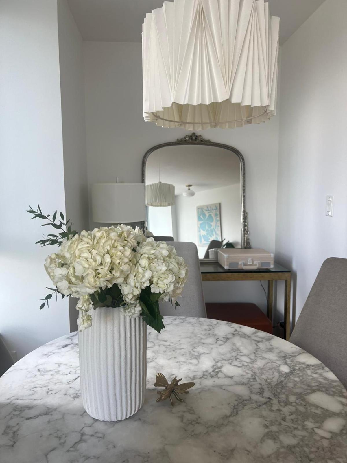 Lovely One-Bedroom Apartment With Pool, Hot Tub, And Gym In The Heart Of Downtown, Skytrain 3Min Away Vancouver Zewnętrze zdjęcie