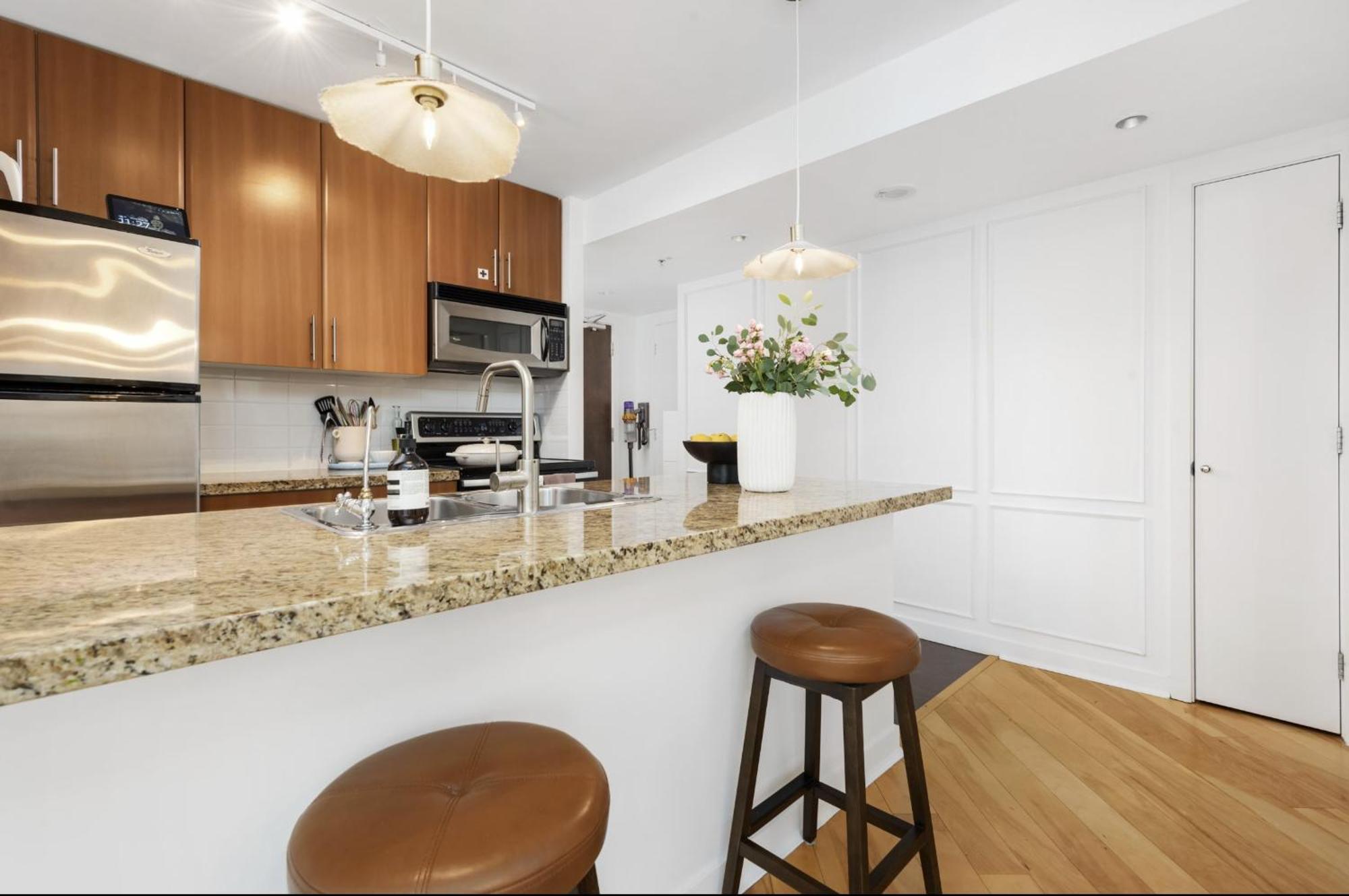 Lovely One-Bedroom Apartment With Pool, Hot Tub, And Gym In The Heart Of Downtown, Skytrain 3Min Away Vancouver Zewnętrze zdjęcie