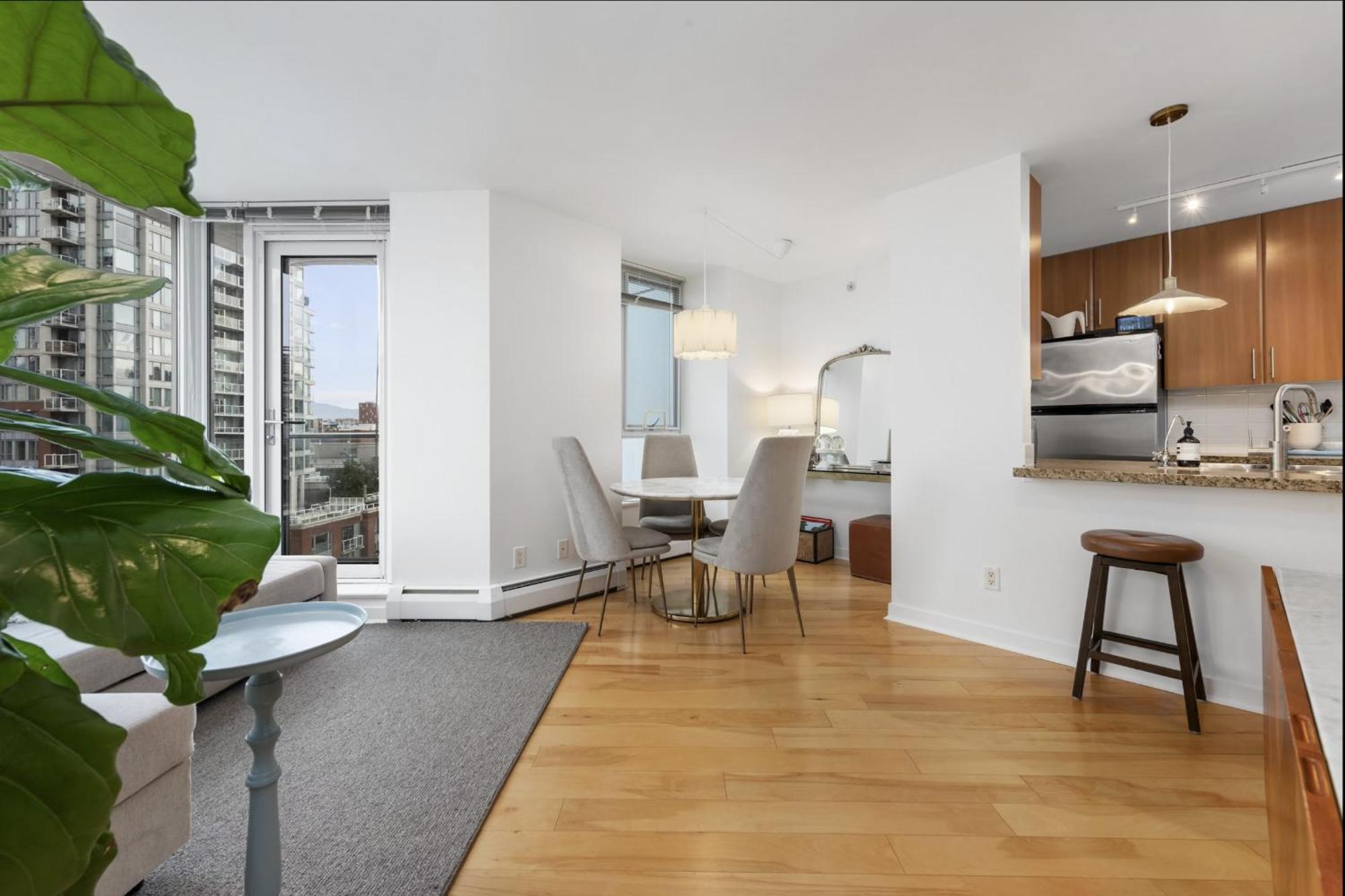 Lovely One-Bedroom Apartment With Pool, Hot Tub, And Gym In The Heart Of Downtown, Skytrain 3Min Away Vancouver Zewnętrze zdjęcie