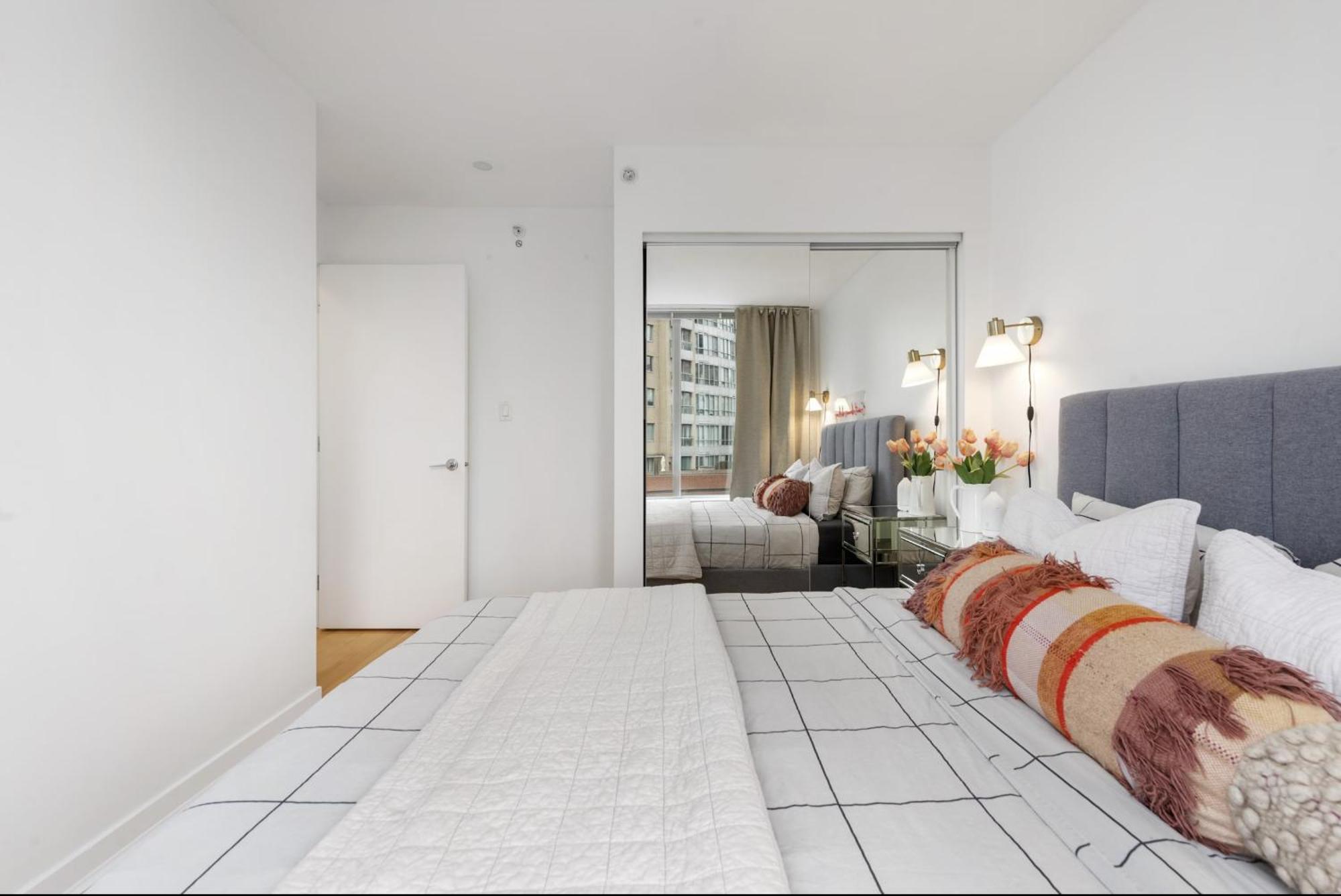 Lovely One-Bedroom Apartment With Pool, Hot Tub, And Gym In The Heart Of Downtown, Skytrain 3Min Away Vancouver Zewnętrze zdjęcie