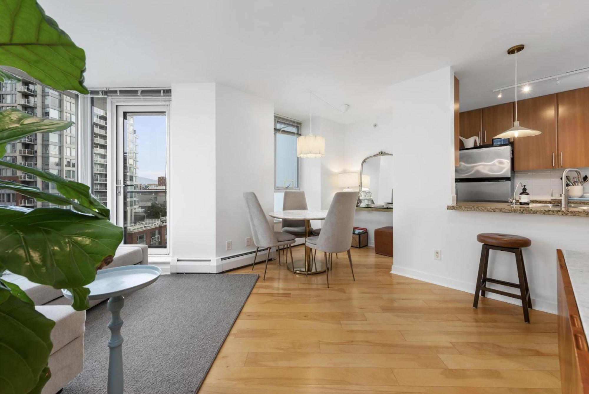 Lovely One-Bedroom Apartment With Pool, Hot Tub, And Gym In The Heart Of Downtown, Skytrain 3Min Away Vancouver Zewnętrze zdjęcie